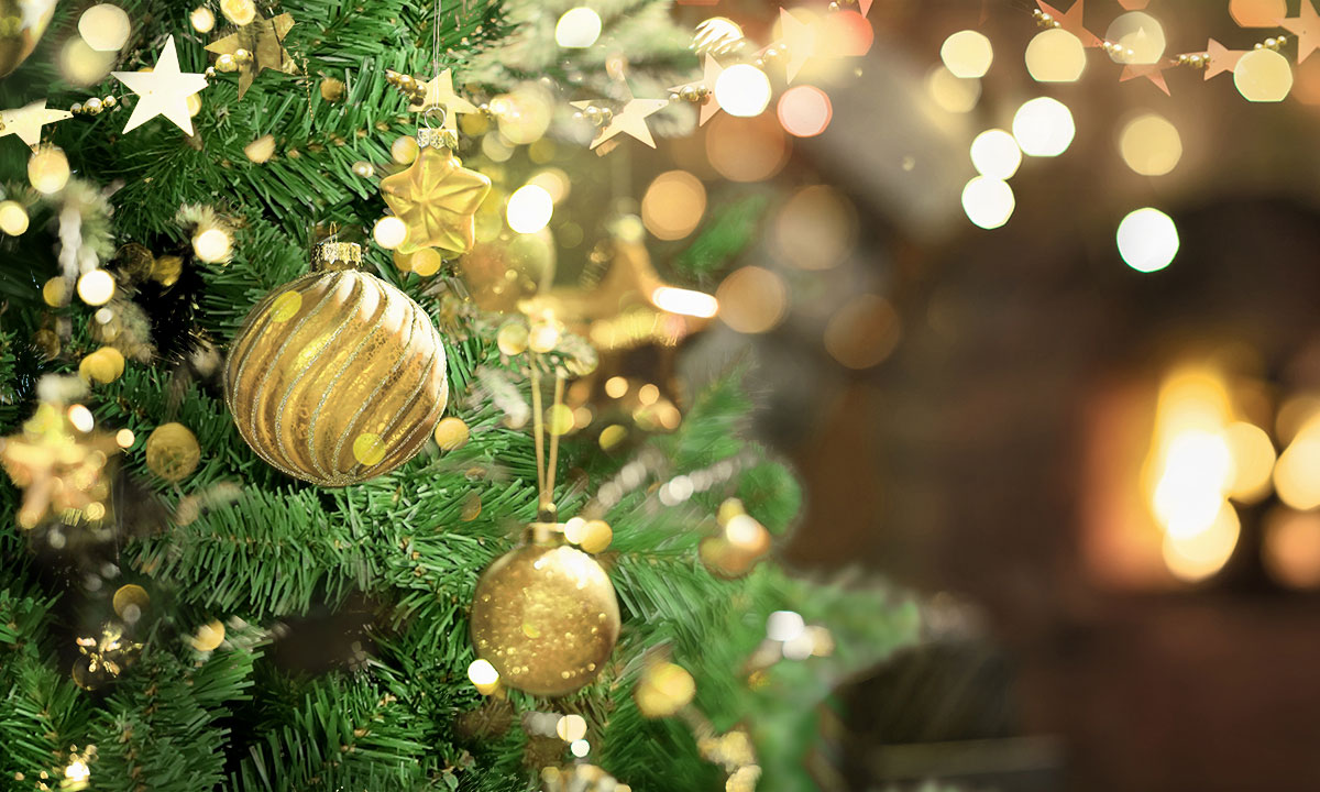 A close up of a Jingle Jollys tree with gold ornaments.